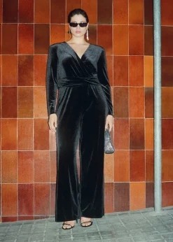 MANGO Sukienki I Kombinezony*Aksamitny kombinezon skrzyżowana tkanina