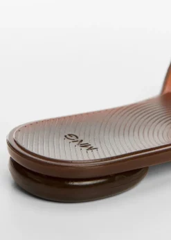 MANGO Buty*Klapki z półprzezroczystym paskiem