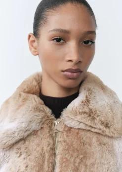 MANGO Płaszcze|Kurtki*Kurtka z imitacji futra z klapami