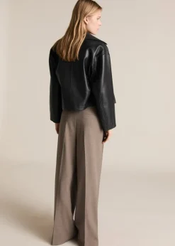 MANGO Płaszcze|Kurtki*Leather effect crop jacket