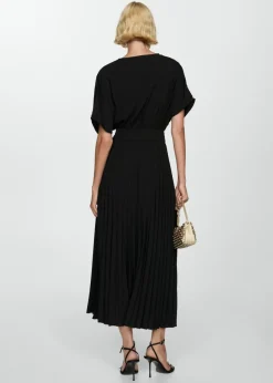 MANGO Sukienki I Kombinezony*Plisowana sukienka o rozszerzanym kroju