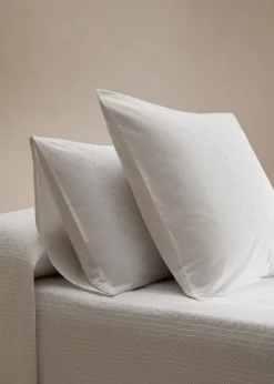 MANGO Poszewki Na Poduszki*Poszewka na poduszkę z bawełny z kwiatowym haftem 50 x 75 cm