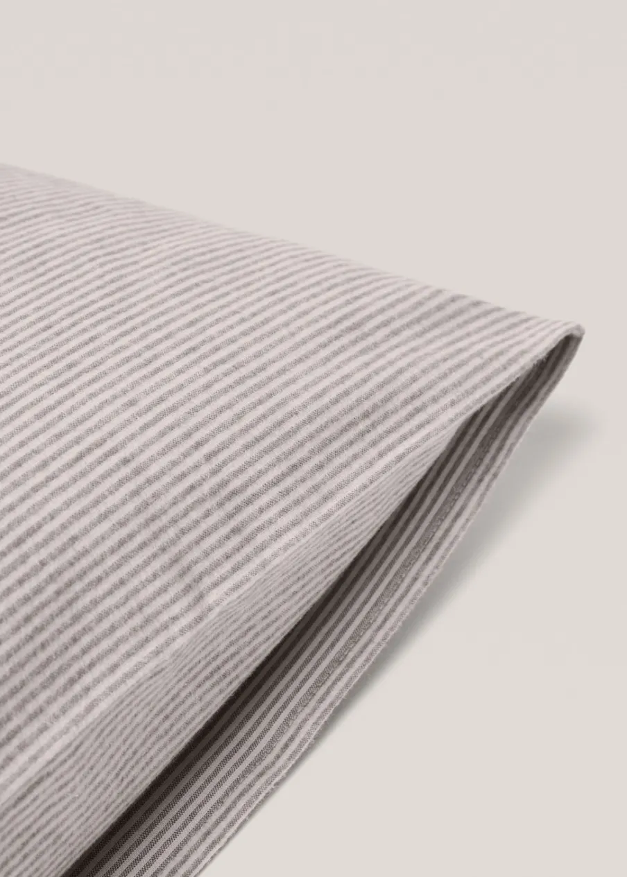 MANGO Poszewki Na Poduszki*Poszewka na poduszkę z bawełnianej flaneli w paski 60 x 60 cm