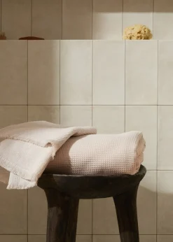 MANGO Ręczniki*Ręcznik kąpielowy z bawełny z gofrową teksturą i frędzlami 90 x 150 cm