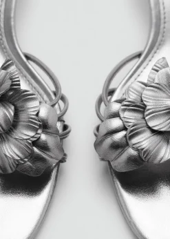 MANGO Buty*Sandały na obcasie z aplikacją w formie kwiatu