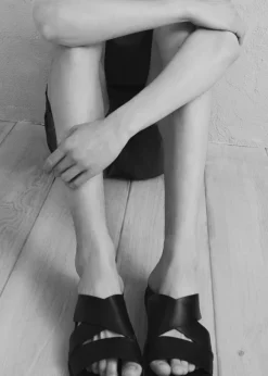 MANGO Skóra|Buty*Sandały ze skrzyżowanymi paskami z 100% skóry