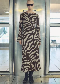 MANGO Sukienki I Kombinezony*Sukienka o rozszerzanym kroju w zebrę