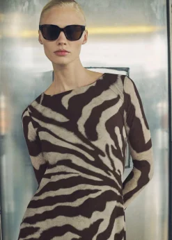 MANGO Sukienki I Kombinezony*Sukienka o rozszerzanym kroju w zebrę