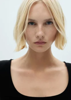 MANGO Sukienki I Kombinezony*Sukienka z aksamitu z dużym dekoltem