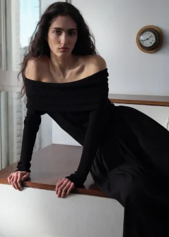 MANGO Sukienki I Kombinezony*Sukienka z dzianiny z odkrytymi ramionami