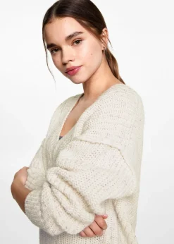 MANGO Swetry I Kardigany*Sweter oversize z dekoltem w serek