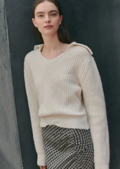 MANGO Swetry I Kardigany*Sweter z dzianiny z dekoltem w szpic