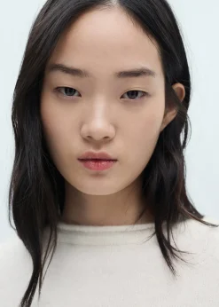 MANGO Swetry I Kardigany*Sweter z okrągłym dekoltem i zapięciem na guziki