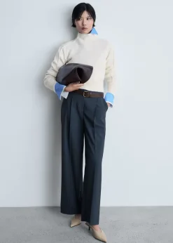 MANGO Swetry I Kardigany*Sweter z półgolfem i dekoracyjnymi szwami