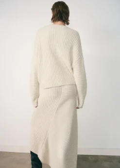 MANGO Swetry I Kardigany*Sweter z półgolfem i dekoracyjnymi szwami