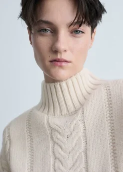 MANGO Swetry I Kardigany*Sweter z półgolfem i warkoczami