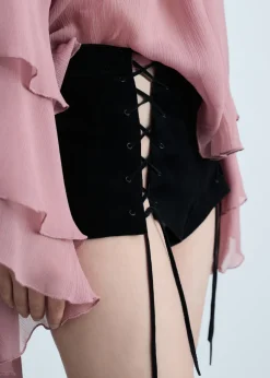 MANGO Krótkie Spodenki|Skóra*Szorty skórzane ze sznurowanymi rozcięciami